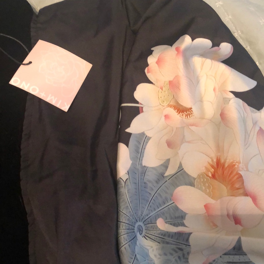 Floral kimono with velvet trim